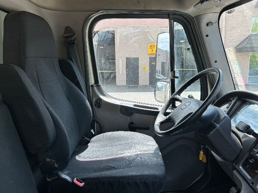 Refrigerated Truck-Light and Medium Duty Trucks-Freightliner-2018-M2-Delta-BC-314,980\n\t\tkm-$ 56,500 - Image 21