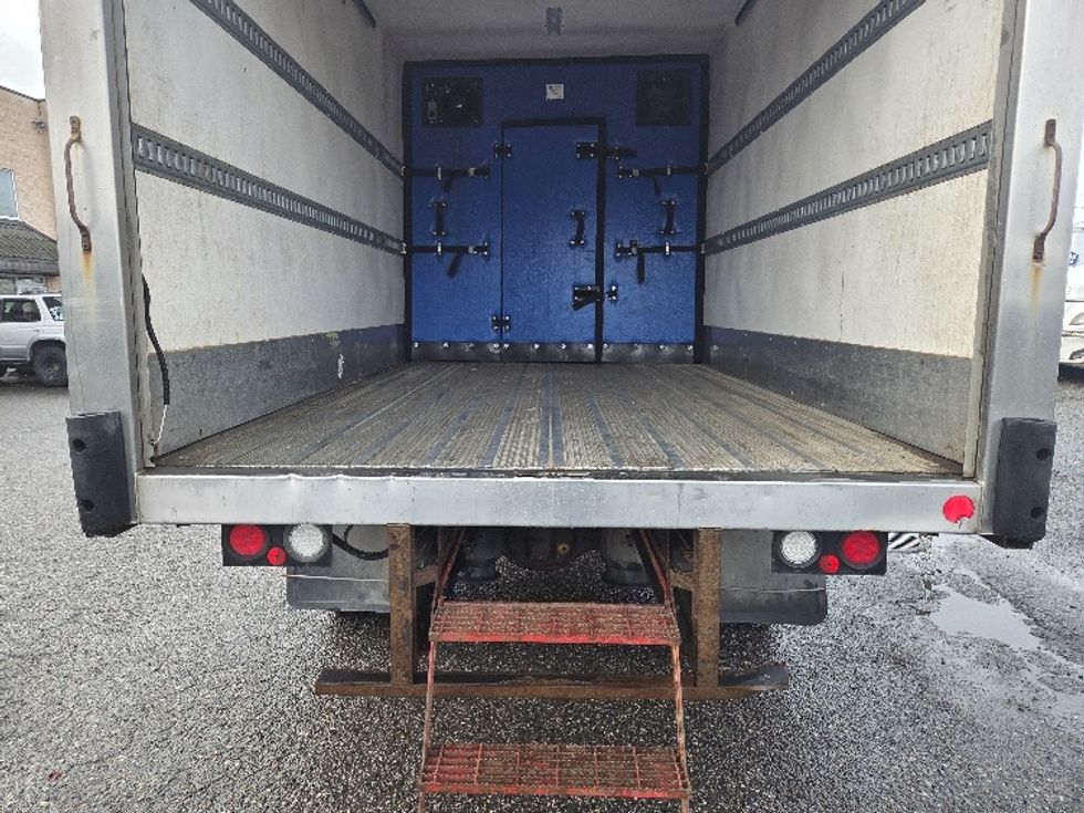 Refrigerated Truck-Light and Medium Duty Trucks-Freightliner-2018-M2-Delta-BC-481,844\n\t\tkm-$ 35,250 - Image 10