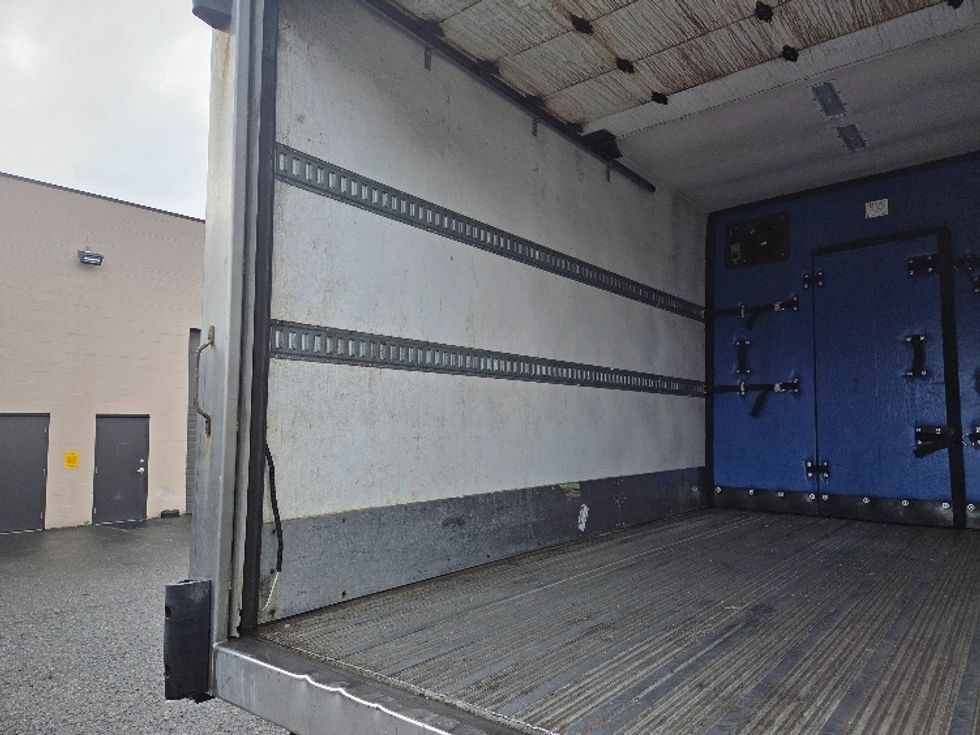 Refrigerated Truck-Light and Medium Duty Trucks-Freightliner-2018-M2-Delta-BC-481,844\n\t\tkm-$ 35,250 - Image 11