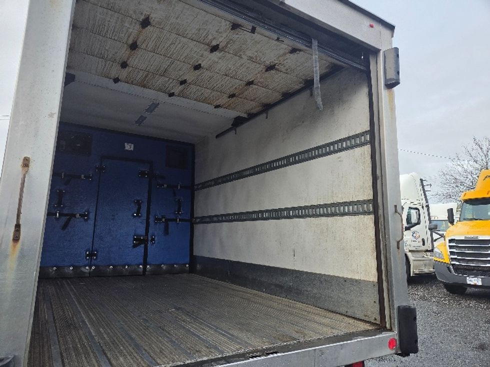 Refrigerated Truck-Light and Medium Duty Trucks-Freightliner-2018-M2-Delta-BC-481,844\n\t\tkm-$ 35,250 - Image 12