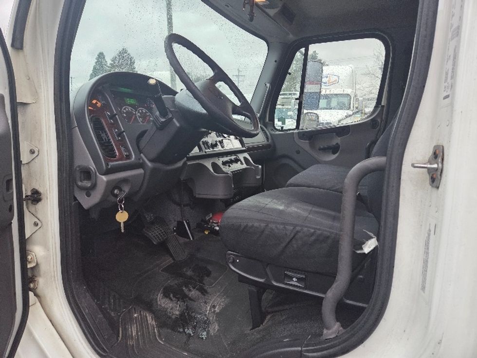 Refrigerated Truck-Light and Medium Duty Trucks-Freightliner-2018-M2-Delta-BC-481,844\n\t\tkm-$ 35,250 - Image 16