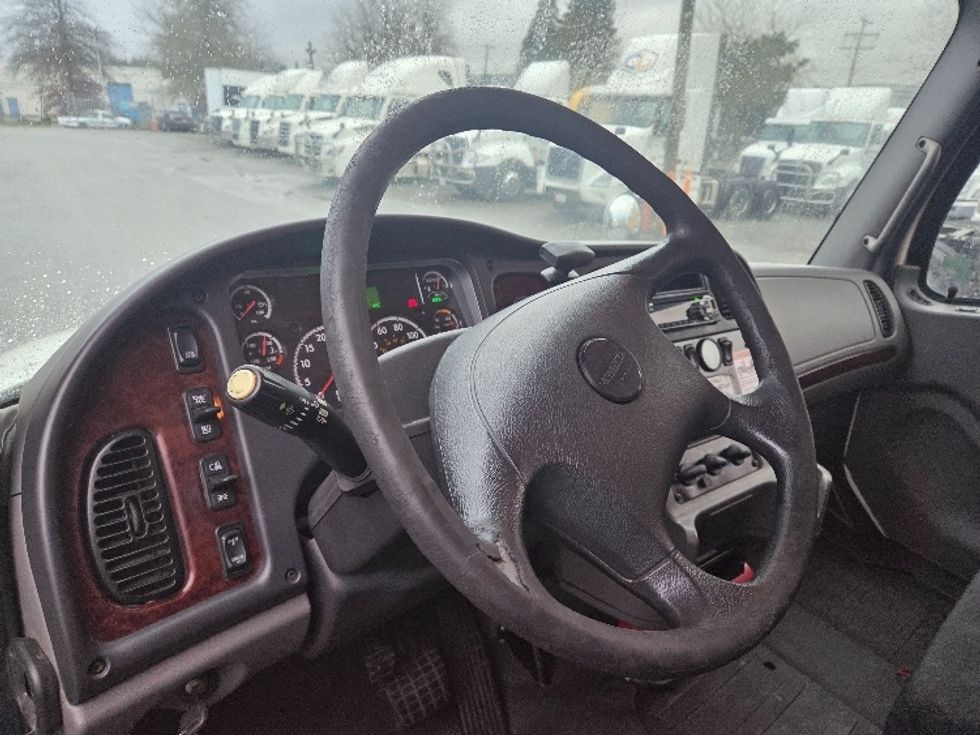 Refrigerated Truck-Light and Medium Duty Trucks-Freightliner-2018-M2-Delta-BC-481,844\n\t\tkm-$ 35,250 - Image 17