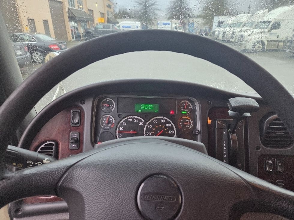 Refrigerated Truck-Light and Medium Duty Trucks-Freightliner-2018-M2-Delta-BC-481,844\n\t\tkm-$ 35,250 - Image 18