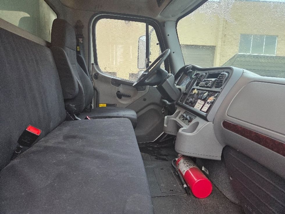 Refrigerated Truck-Light and Medium Duty Trucks-Freightliner-2018-M2-Delta-BC-481,844\n\t\tkm-$ 35,250 - Image 22