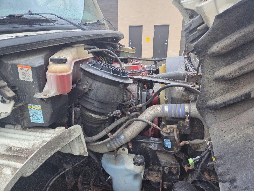 Refrigerated Truck-Light and Medium Duty Trucks-Freightliner-2018-M2-Delta-BC-481,844\n\t\tkm-$ 35,250 - Image 23