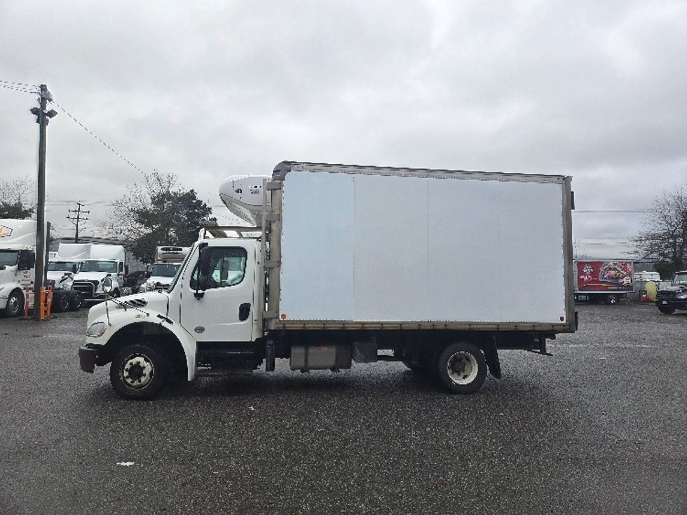 Refrigerated Truck-Light and Medium Duty Trucks-Freightliner-2018-M2-Delta-BC-481,844\n\t\tkm-$ 35,250 - Image 4