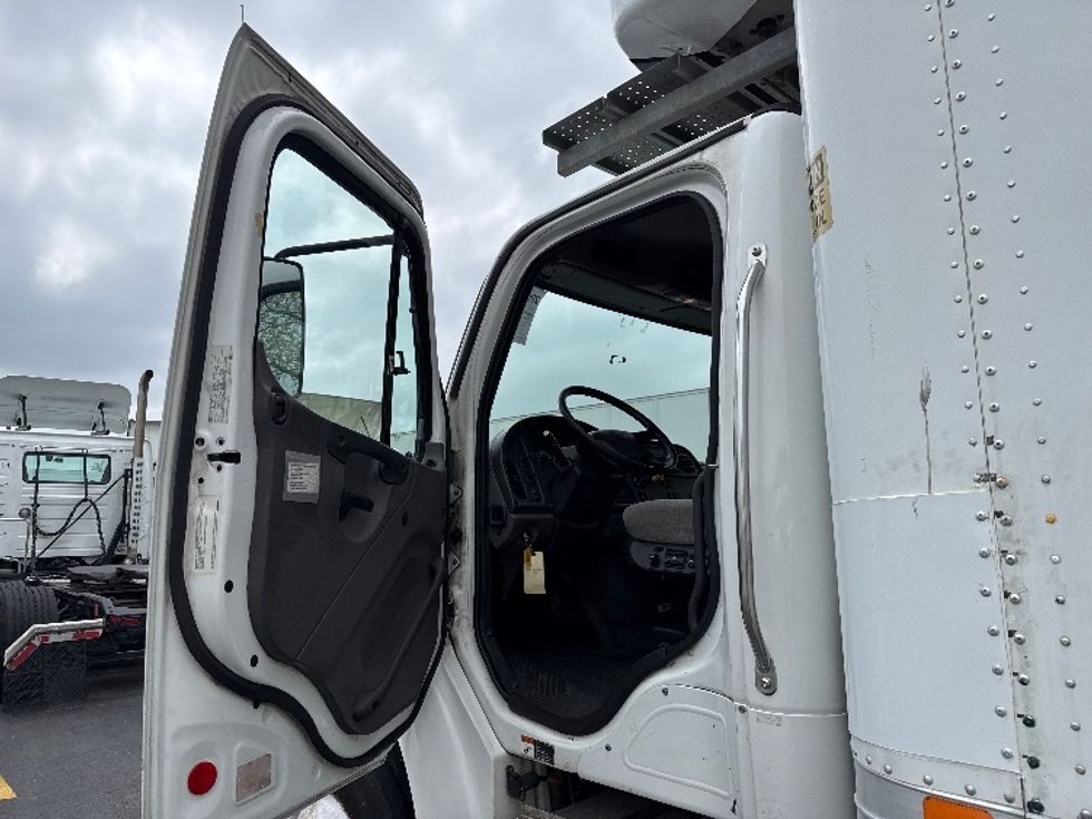 Refrigerated Truck-Light and Medium Duty Trucks-Freightliner-2018-M2-East Chicago-IN-215,178\n\t\tmiles-$ 53,250 - Image 11