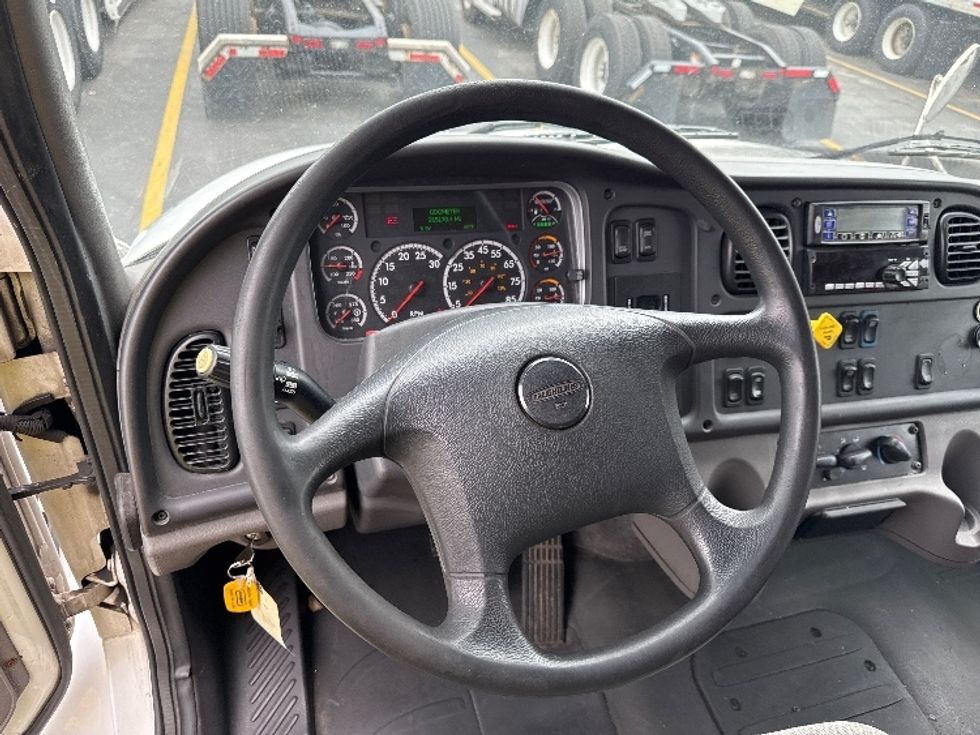 Refrigerated Truck-Light and Medium Duty Trucks-Freightliner-2018-M2-East Chicago-IN-215,178\n\t\tmiles-$ 53,250 - Image 13