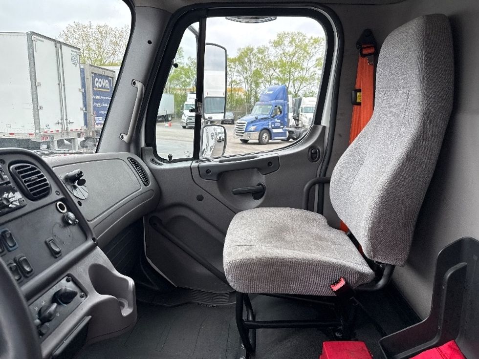 Refrigerated Truck-Light and Medium Duty Trucks-Freightliner-2018-M2-East Chicago-IN-215,178\n\t\tmiles-$ 53,250 - Image 14