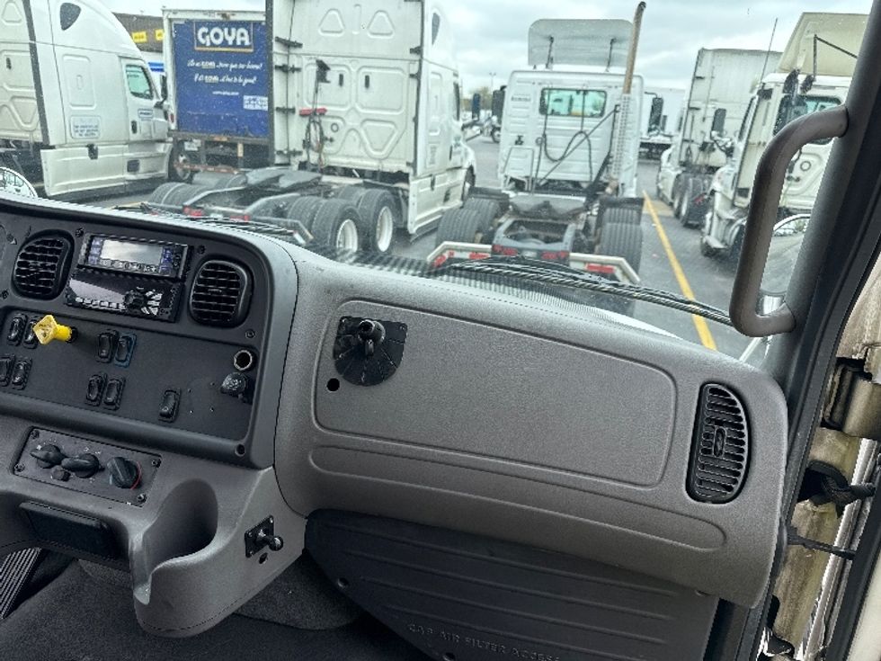 Refrigerated Truck-Light and Medium Duty Trucks-Freightliner-2018-M2-East Chicago-IN-215,178\n\t\tmiles-$ 53,250 - Image 16