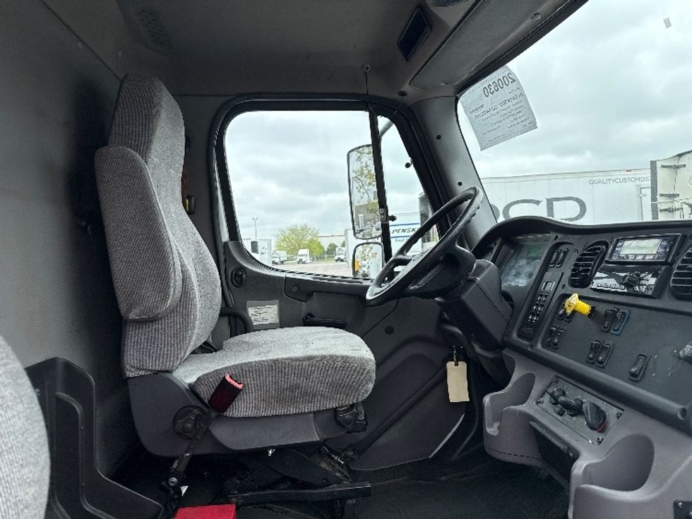Refrigerated Truck-Light and Medium Duty Trucks-Freightliner-2018-M2-East Chicago-IN-215,178\n\t\tmiles-$ 53,250 - Image 17