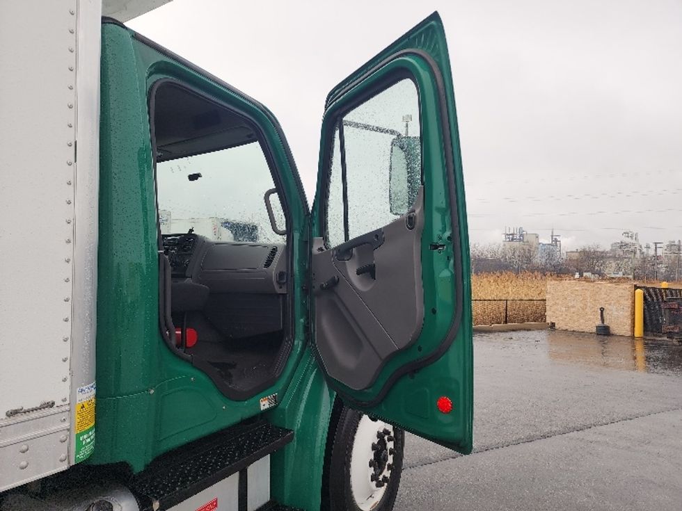Refrigerated Truck-Light and Medium Duty Trucks-Freightliner-2018-M2-East Chicago-IN-53,771\n\t\tmiles-$ 54,250 - Image 19
