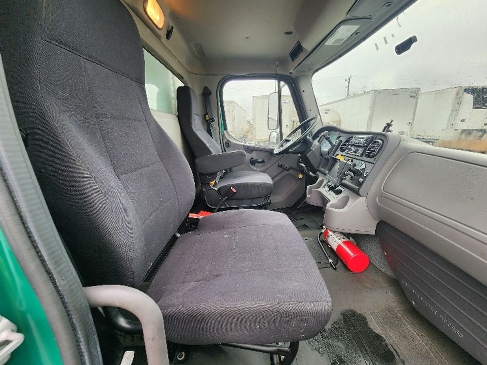 Refrigerated Truck-Light and Medium Duty Trucks-Freightliner-2018-M2-East Chicago-IN-53,771\n\t\tmiles-$ 54,250 - Image 21