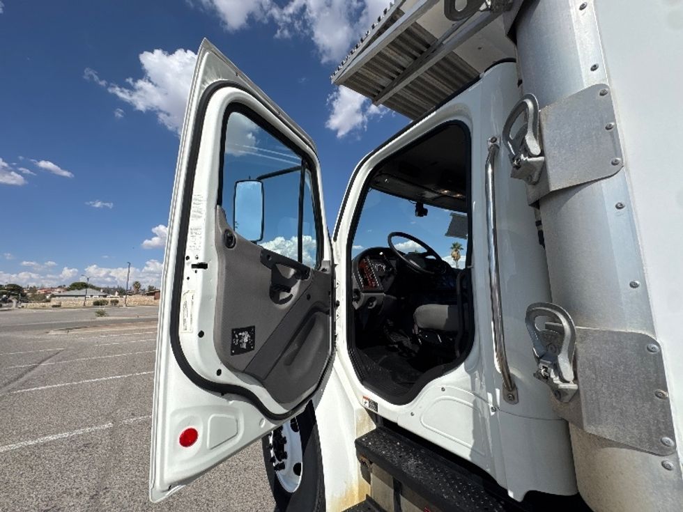 Refrigerated Truck-Light and Medium Duty Trucks-Freightliner-2018-M2-El Paso-TX-141,094\n\t\tmiles-$ 51,000 - Image 16