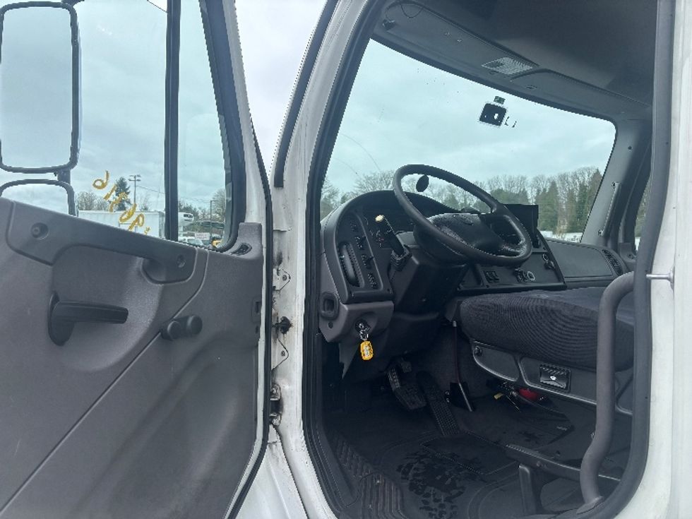 Refrigerated Truck-Light and Medium Duty Trucks-Freightliner-2018-M2-Everett-WA-271,970\n\t\tmiles-$ 37,500 - Image 16