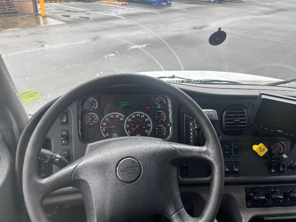 Refrigerated Truck-Light and Medium Duty Trucks-Freightliner-2018-M2-Everett-WA-271,970\n\t\tmiles-$ 37,500 - Image 18