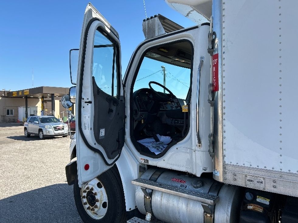 Refrigerated Truck-Light and Medium Duty Trucks-Freightliner-2018-M2-Flint-MI-411,757\n\t\tmiles-$ 32,500 - Image 16