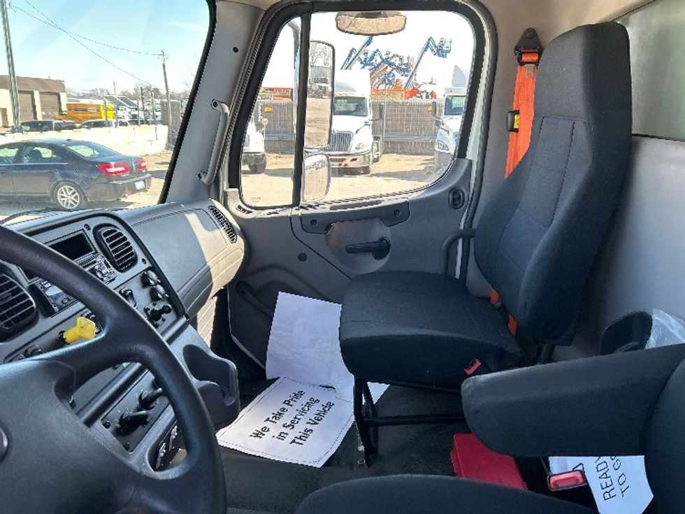 Refrigerated Truck-Light and Medium Duty Trucks-Freightliner-2018-M2-Flint-MI-411,757\n\t\tmiles-$ 32,500 - Image 19