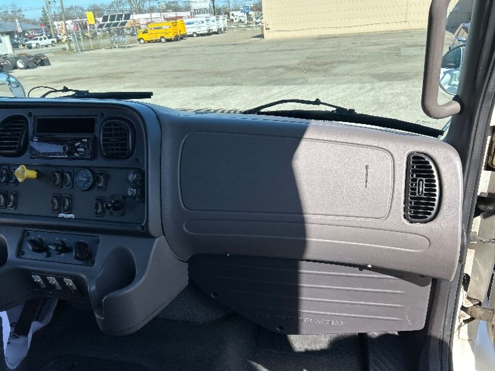 Refrigerated Truck-Light and Medium Duty Trucks-Freightliner-2018-M2-Flint-MI-411,757\n\t\tmiles-$ 32,500 - Image 21