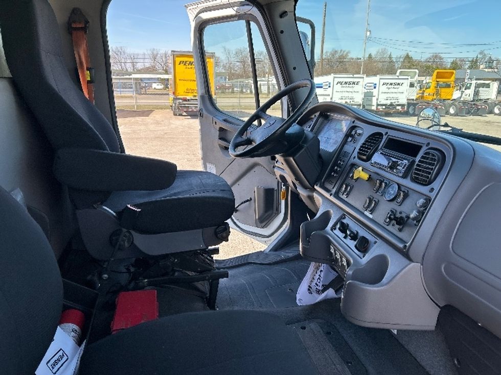 Refrigerated Truck-Light and Medium Duty Trucks-Freightliner-2018-M2-Flint-MI-411,757\n\t\tmiles-$ 32,500 - Image 22