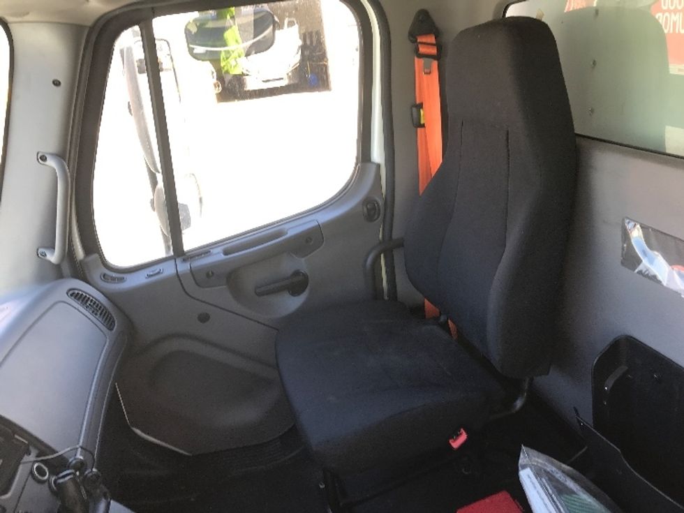 Refrigerated Truck-Light and Medium Duty Trucks-Freightliner-2018-M2-Fredericksburg-VA-227,538\n\t\tmiles-$ 34,750 - Image 18
