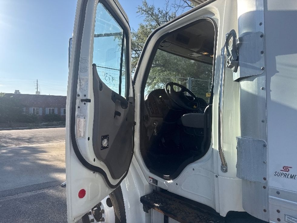 Refrigerated Truck-Light and Medium Duty Trucks-Freightliner-2018-M2-Greeley-CO-127,849\n\t\tmiles-$ 56,500 - Image 15