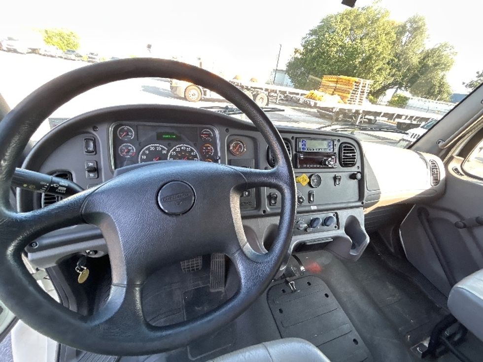 Refrigerated Truck-Light and Medium Duty Trucks-Freightliner-2018-M2-Hammond-LA-111,592\n\t\tmiles-$ 70,250 - Image 18