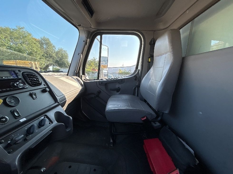 Refrigerated Truck-Light and Medium Duty Trucks-Freightliner-2018-M2-Hammond-LA-111,592\n\t\tmiles-$ 70,250 - Image 19
