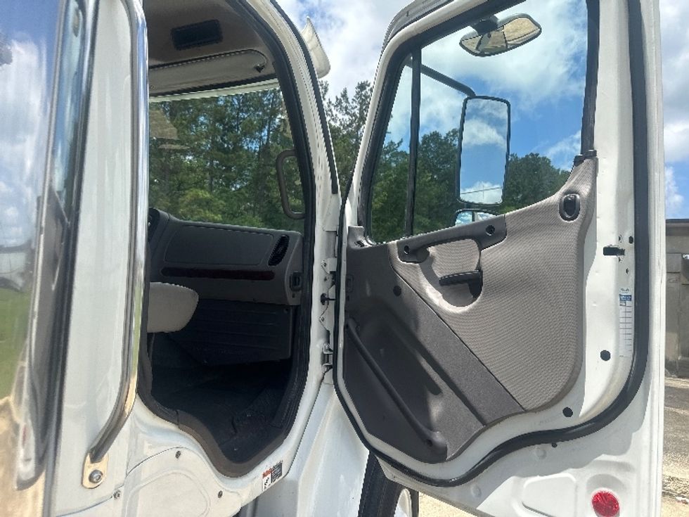 Refrigerated Truck-Light and Medium Duty Trucks-Freightliner-2018-M2-Hammond-LA-181,666\n\t\tmiles-$ 64,500 - Image 19