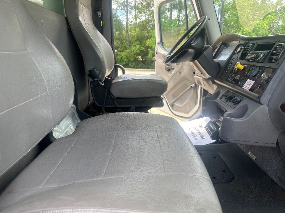 Refrigerated Truck-Light and Medium Duty Trucks-Freightliner-2018-M2-Hammond-LA-181,666\n\t\tmiles-$ 64,500 - Image 21