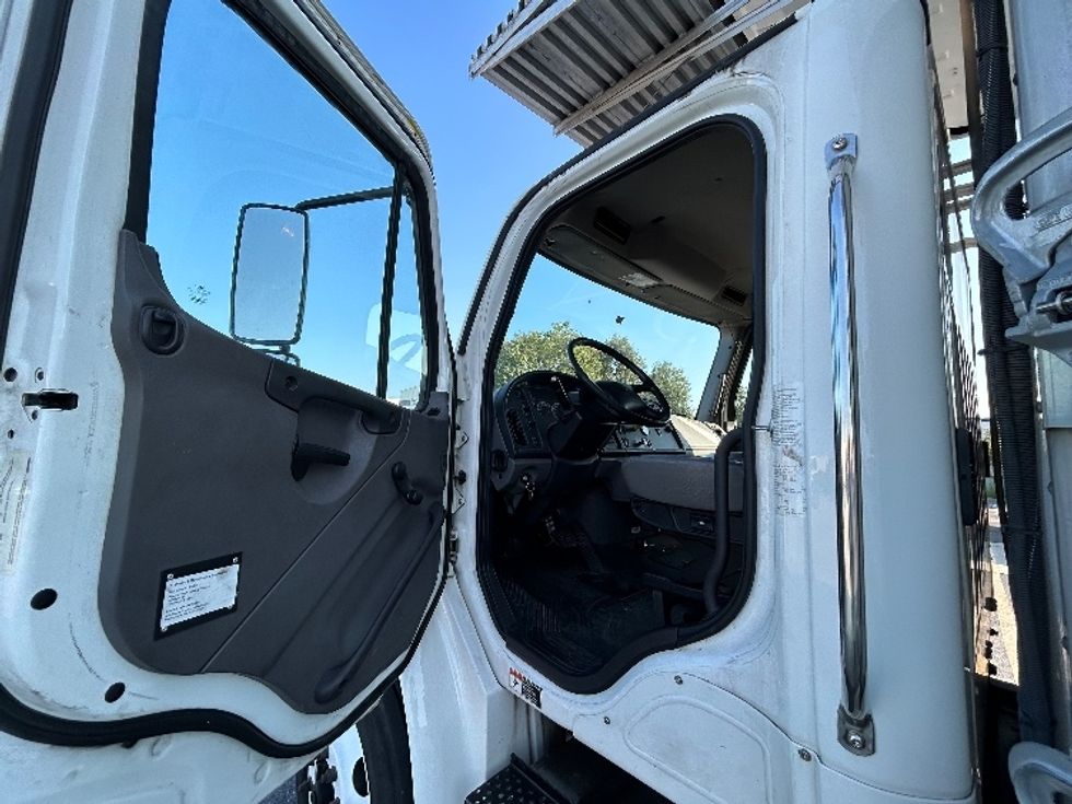 Refrigerated Truck-Light and Medium Duty Trucks-Freightliner-2018-M2-Hammond-LA-196,909\n\t\tmiles-$ 61,250 - Image 16