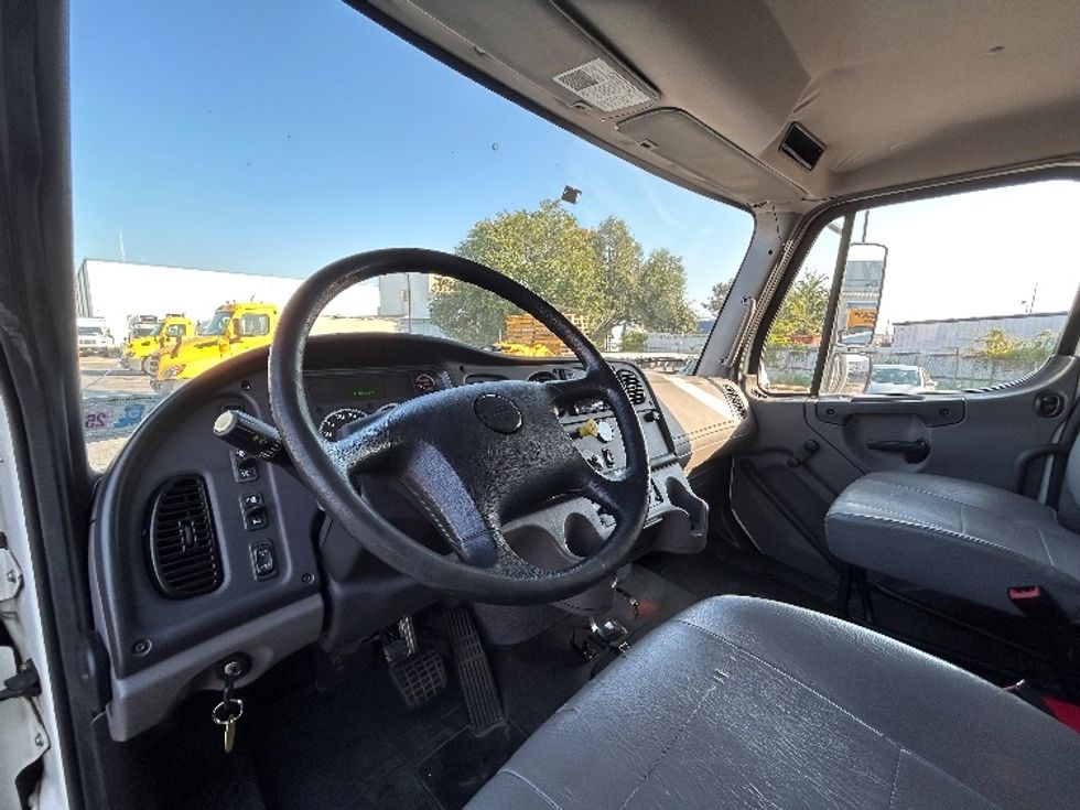 Refrigerated Truck-Light and Medium Duty Trucks-Freightliner-2018-M2-Hammond-LA-196,909\n\t\tmiles-$ 61,250 - Image 17