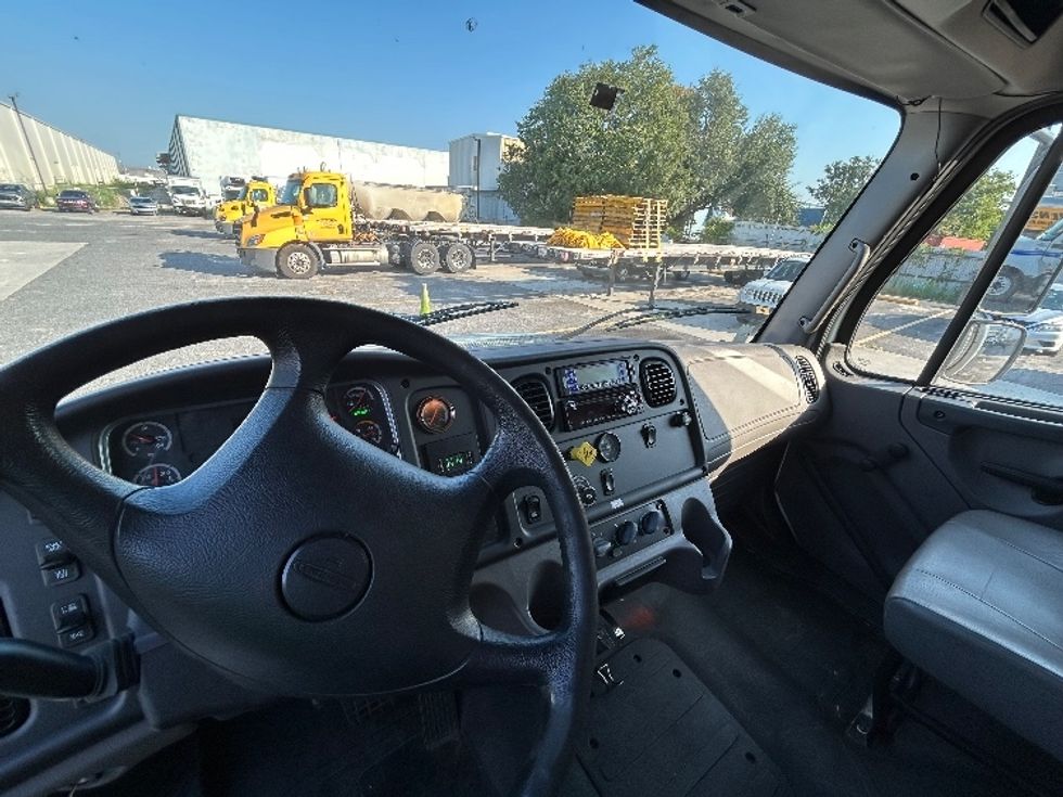 Refrigerated Truck-Light and Medium Duty Trucks-Freightliner-2018-M2-Hammond-LA-196,909\n\t\tmiles-$ 61,250 - Image 18