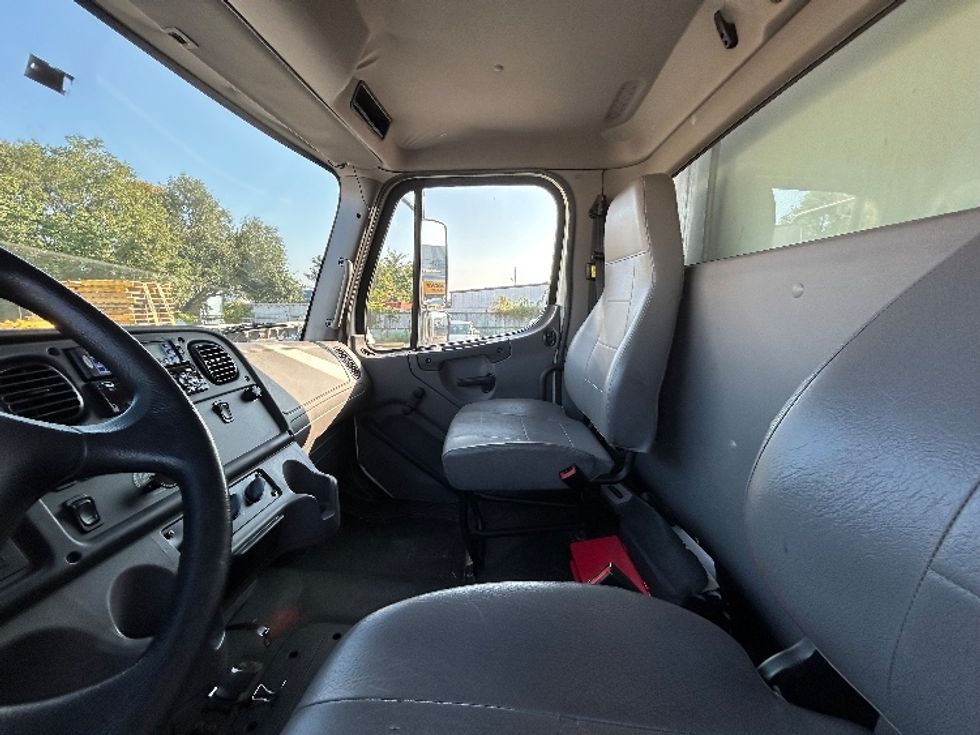 Refrigerated Truck-Light and Medium Duty Trucks-Freightliner-2018-M2-Hammond-LA-196,909\n\t\tmiles-$ 61,250 - Image 19