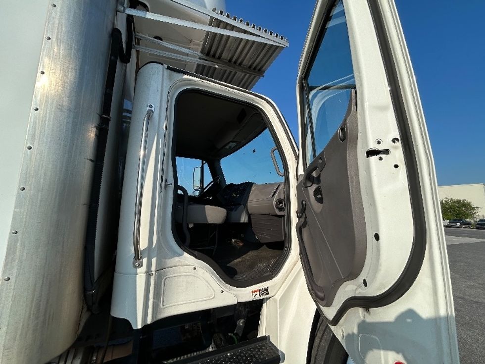 Refrigerated Truck-Light and Medium Duty Trucks-Freightliner-2018-M2-Hammond-LA-196,909\n\t\tmiles-$ 61,250 - Image 20