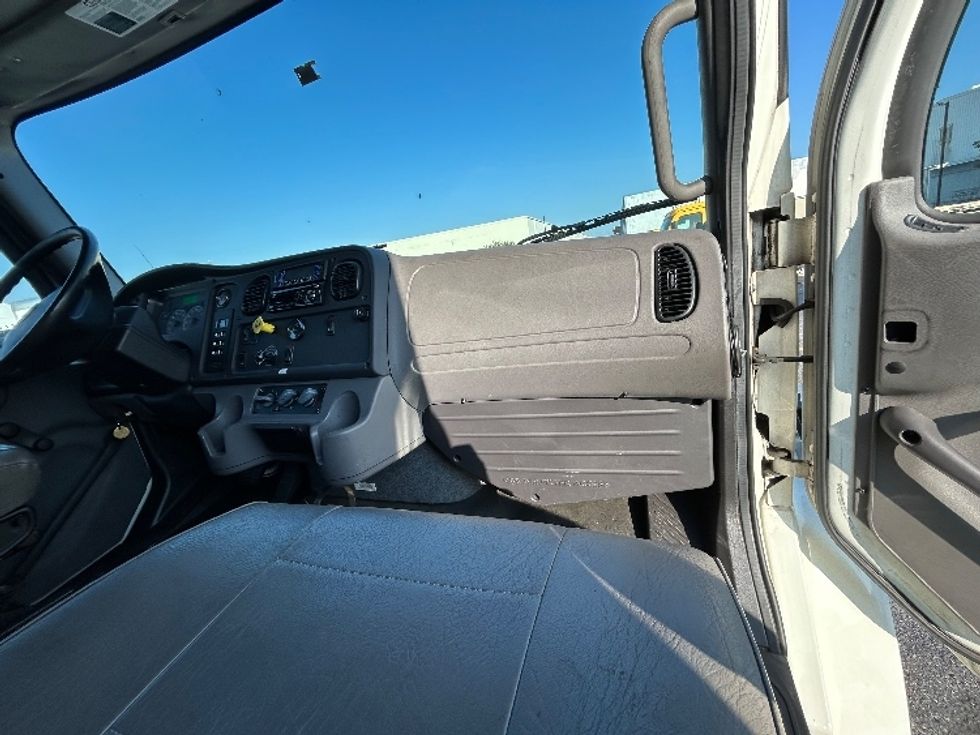 Refrigerated Truck-Light and Medium Duty Trucks-Freightliner-2018-M2-Hammond-LA-196,909\n\t\tmiles-$ 61,250 - Image 21