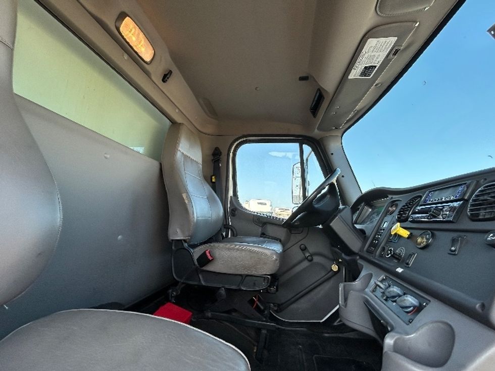 Refrigerated Truck-Light and Medium Duty Trucks-Freightliner-2018-M2-Hammond-LA-196,909\n\t\tmiles-$ 61,250 - Image 22
