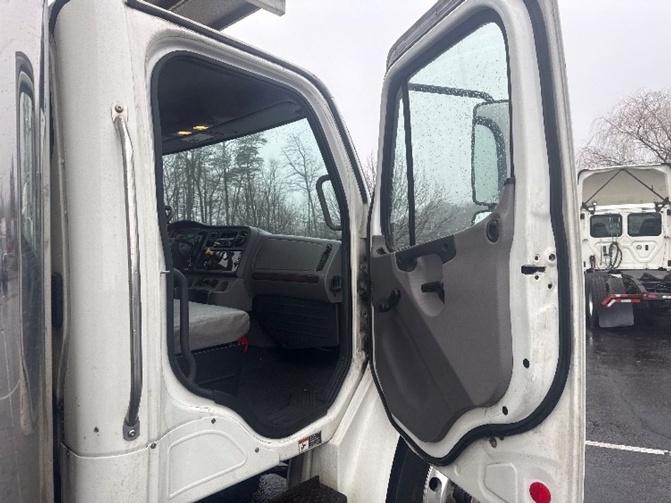 Refrigerated Truck-Light and Medium Duty Trucks-Freightliner-2018-M2-Jessup-MD-331,417\n\t\tmiles-$ 33,250 - Image 19