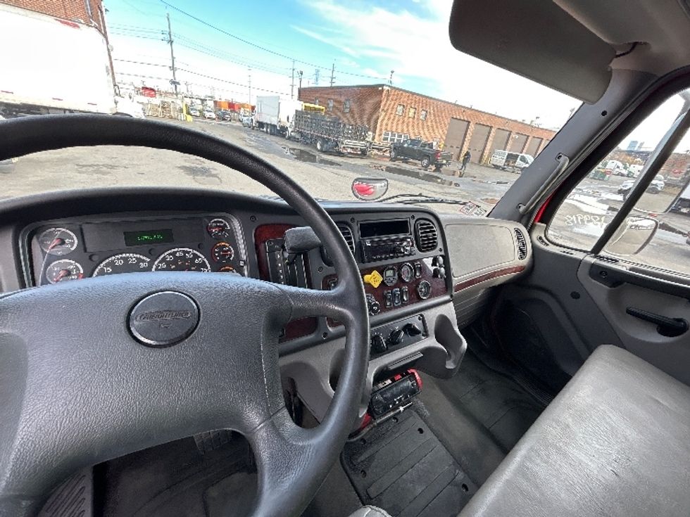 Refrigerated Truck-Light and Medium Duty Trucks-Freightliner-2018-M2-Kearny-NJ-172,576\n\t\tmiles-$ 43,250 - Image 16