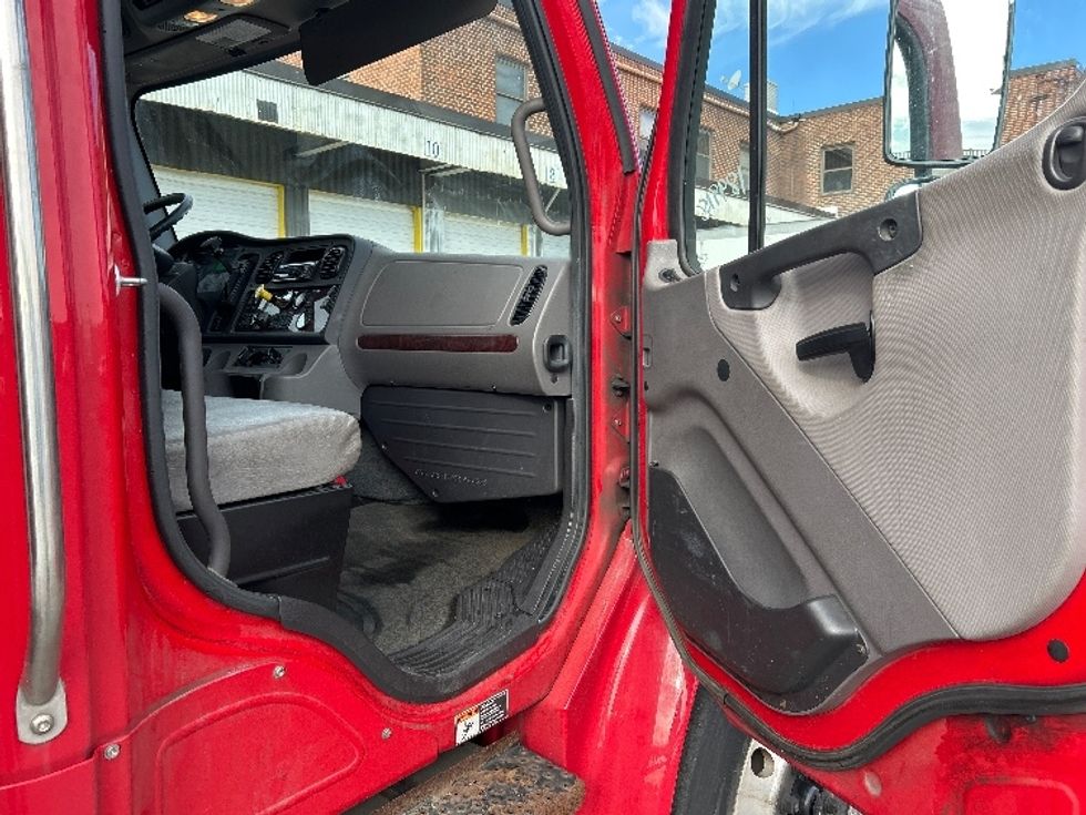 Refrigerated Truck-Light and Medium Duty Trucks-Freightliner-2018-M2-Kearny-NJ-172,576\n\t\tmiles-$ 43,250 - Image 19