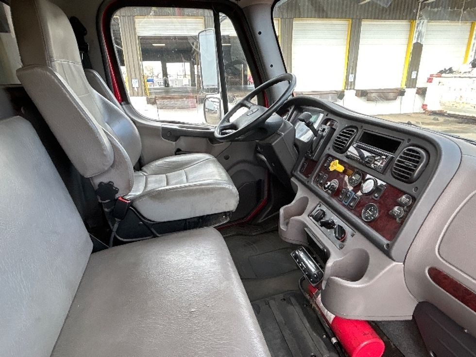 Refrigerated Truck-Light and Medium Duty Trucks-Freightliner-2018-M2-Kearny-NJ-172,576\n\t\tmiles-$ 43,250 - Image 21