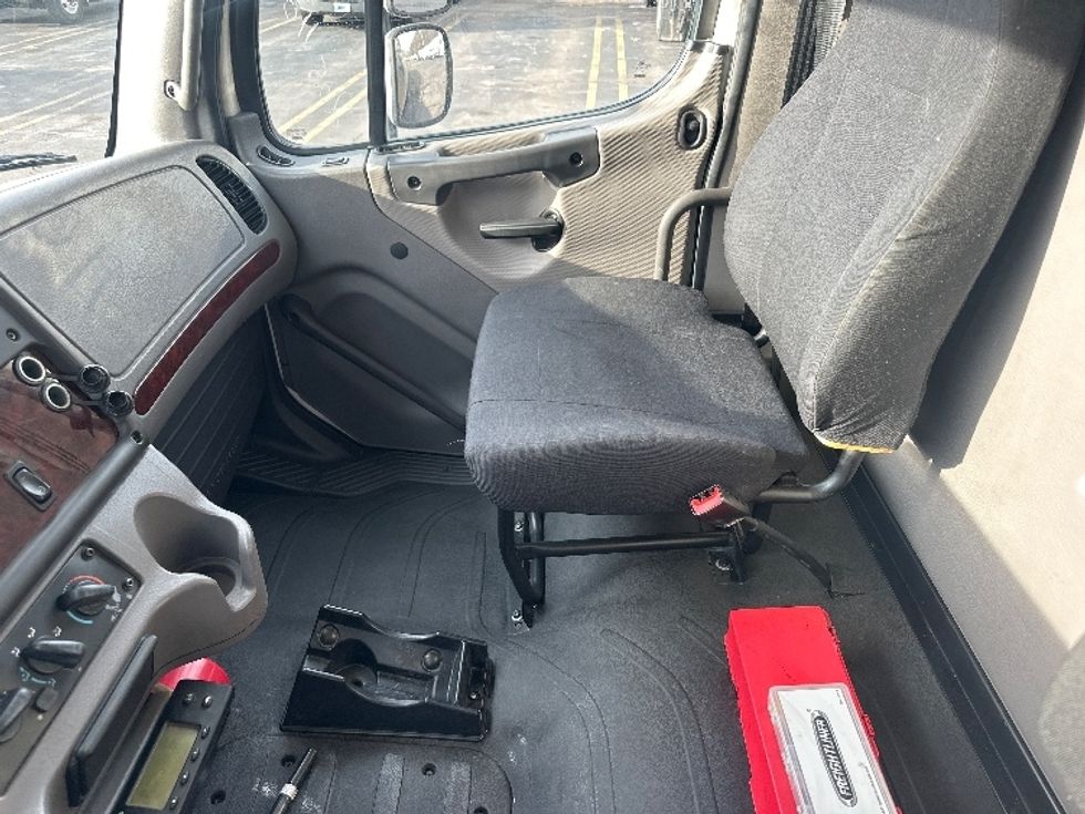 Refrigerated Truck-Light and Medium Duty Trucks-Freightliner-2018-M2-Knoxville-TN-186,663\n\t\tmiles-$ 55,000 - Image 16