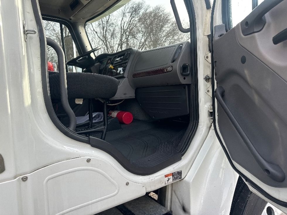Refrigerated Truck-Light and Medium Duty Trucks-Freightliner-2018-M2-Knoxville-TN-186,663\n\t\tmiles-$ 55,000 - Image 20