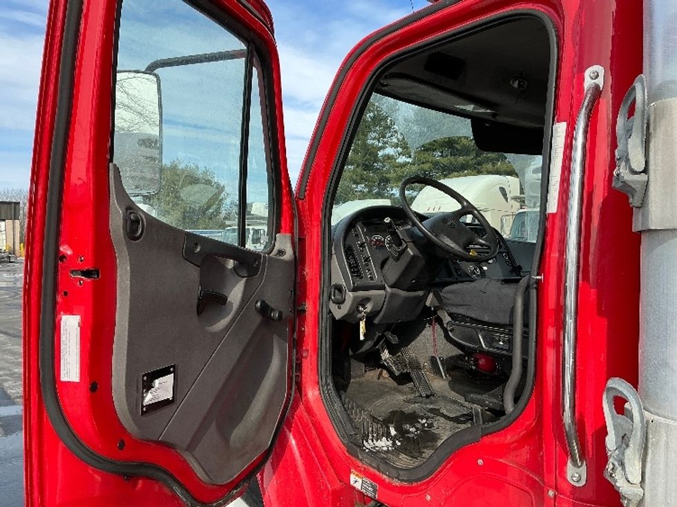 Refrigerated Truck-Light and Medium Duty Trucks-Freightliner-2018-M2-Lexington-KY-176,587\n\t\tmiles-$ 52,000 - Image 15