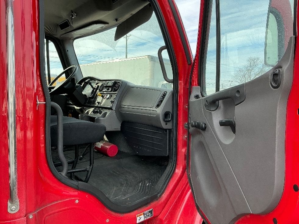 Refrigerated Truck-Light and Medium Duty Trucks-Freightliner-2018-M2-Lexington-KY-176,587\n\t\tmiles-$ 52,000 - Image 19