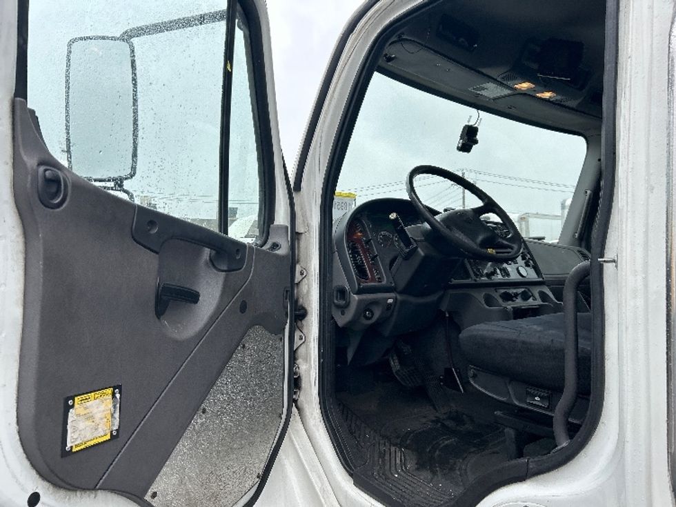 Refrigerated Truck-Light and Medium Duty Trucks-Freightliner-2018-M2-Linden-NJ-124,948\n\t\tmiles-$ 58,750 - Image 16
