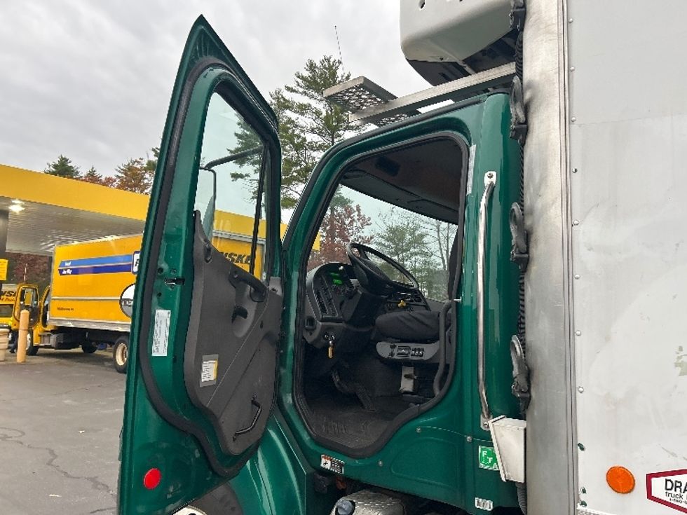 Refrigerated Truck-Light and Medium Duty Trucks-Freightliner-2018-M2-Londonderry-NH-203,461\n\t\tmiles-$ 58,500 - Image 16
