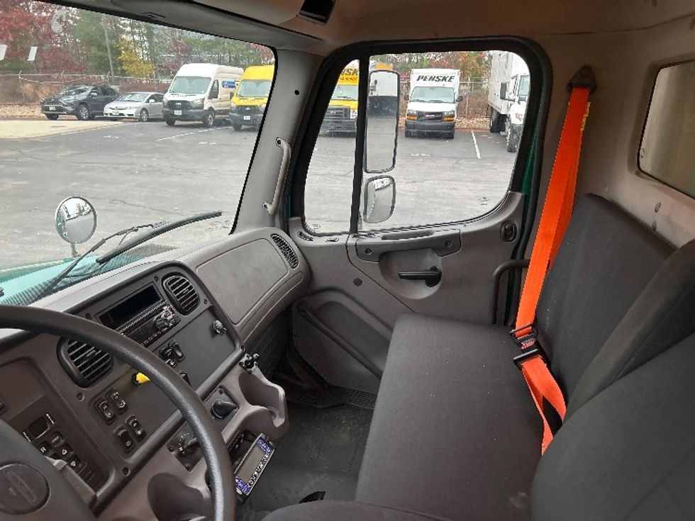 Refrigerated Truck-Light and Medium Duty Trucks-Freightliner-2018-M2-Londonderry-NH-203,461\n\t\tmiles-$ 58,500 - Image 19