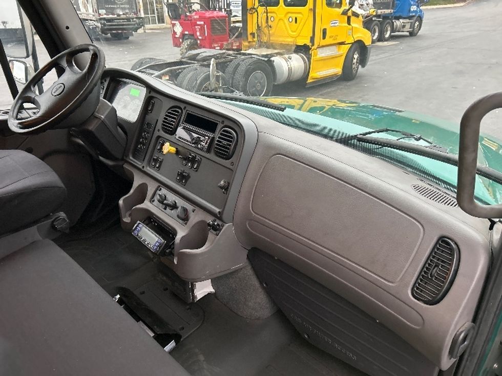 Refrigerated Truck-Light and Medium Duty Trucks-Freightliner-2018-M2-Londonderry-NH-203,461\n\t\tmiles-$ 58,500 - Image 21