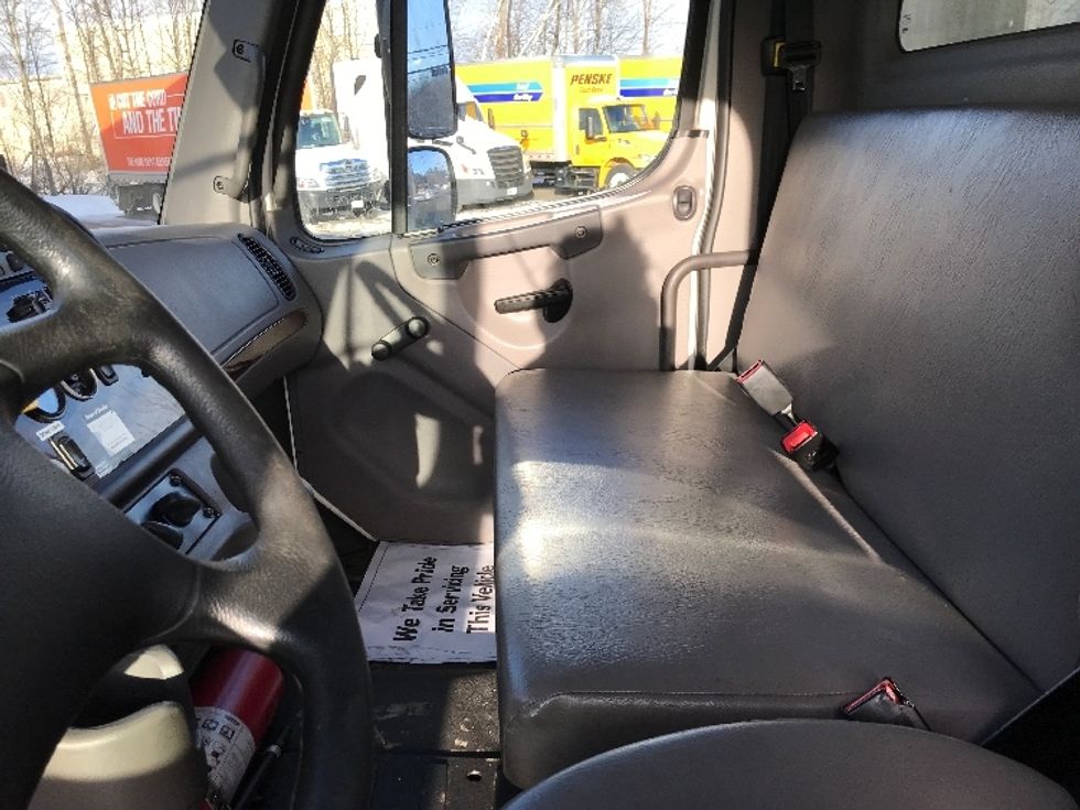 Refrigerated Truck-Light and Medium Duty Trucks-Freightliner-2018-M2-Londonderry-NH-223,807\n\t\tmiles-$ 32,500 - Image 19